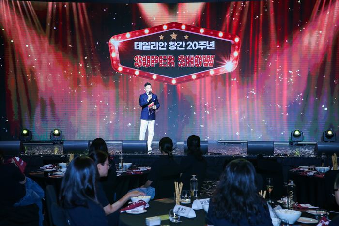 데일리안 창간 20주년 스타쇼 — MC 이호선 진행