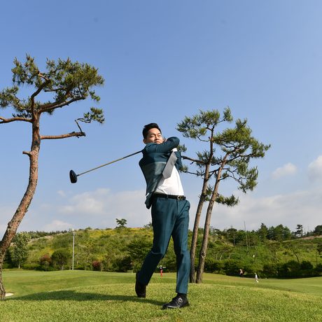 골프대회 현장 · MC 이호선 시타 — MC 이호선 진행