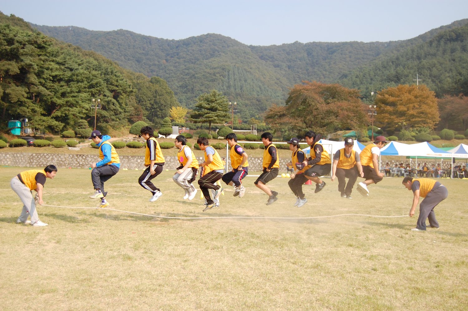 단체 줄넘기에 도전하는 팀